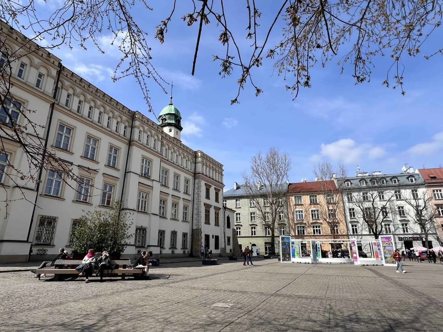 波蘭自由行】克拉科夫Kraków 5天4夜行程攻略｜奧斯威辛、維利奇卡鹽礦